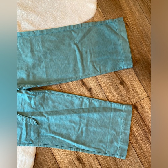 J.Crew Women's Green Cropped Ankle Pants with a Tie-Waist. - Picture 6 of 12